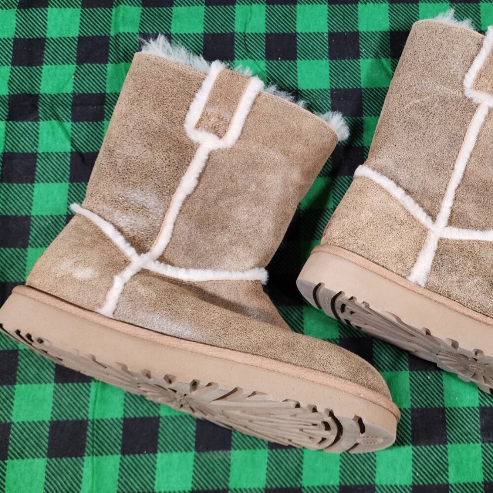UGG Classic Short Spill Seam Chestnut Bomber Suede Fur Boots Size US 8 Womens